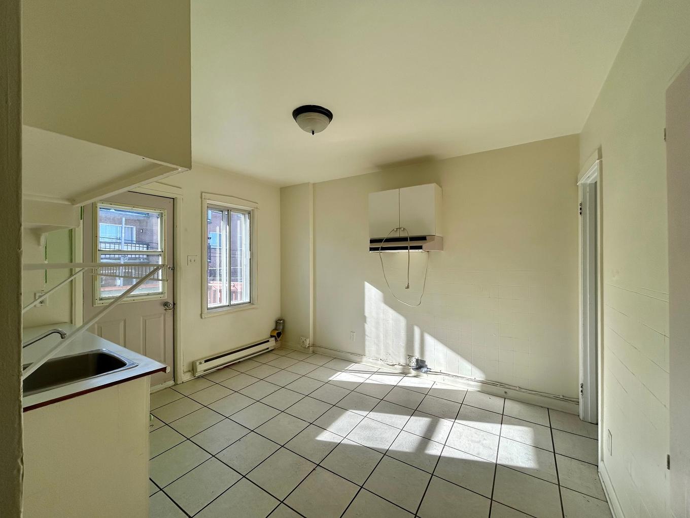 Kitchen - 98A 9E Avenue, Montréal (Lasalle), QC - Indoor