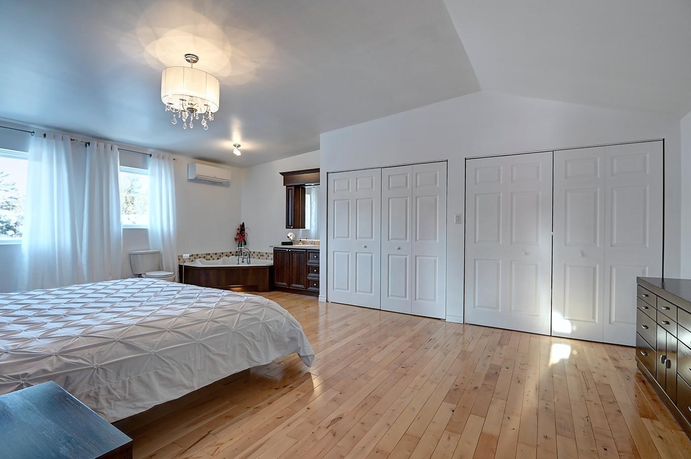 Chambre à coucher principale - 1275 - 1283 Route 343, Sainte-Marcelline-De-Kildare, QC - Indoor Photo Showing Bedroom