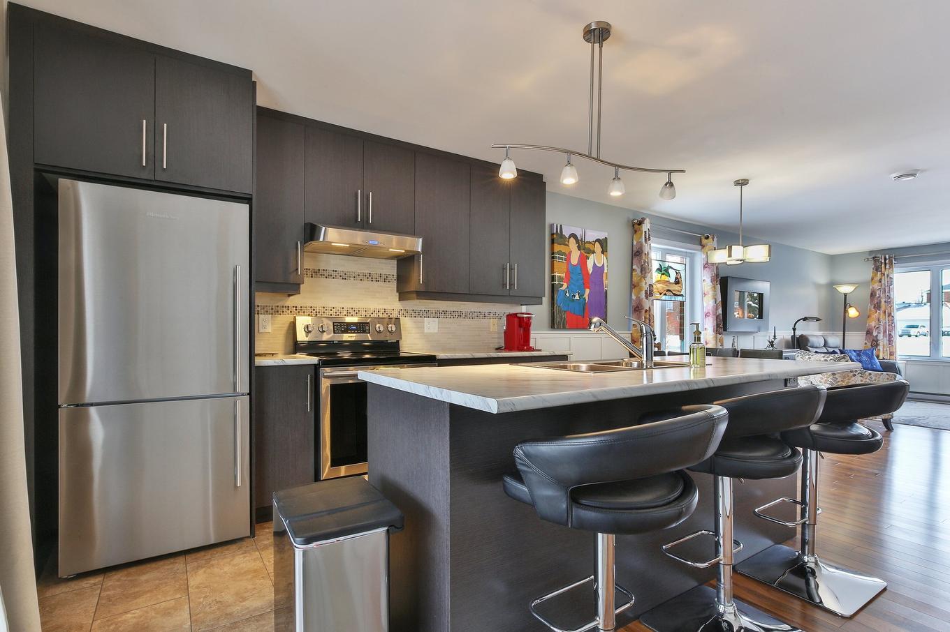 Kitchen - 190 Rue Des Échevins, Saint-Jean-Sur-Richelieu, QC - Indoor Photo Showing Kitchen With Upgraded Kitchen