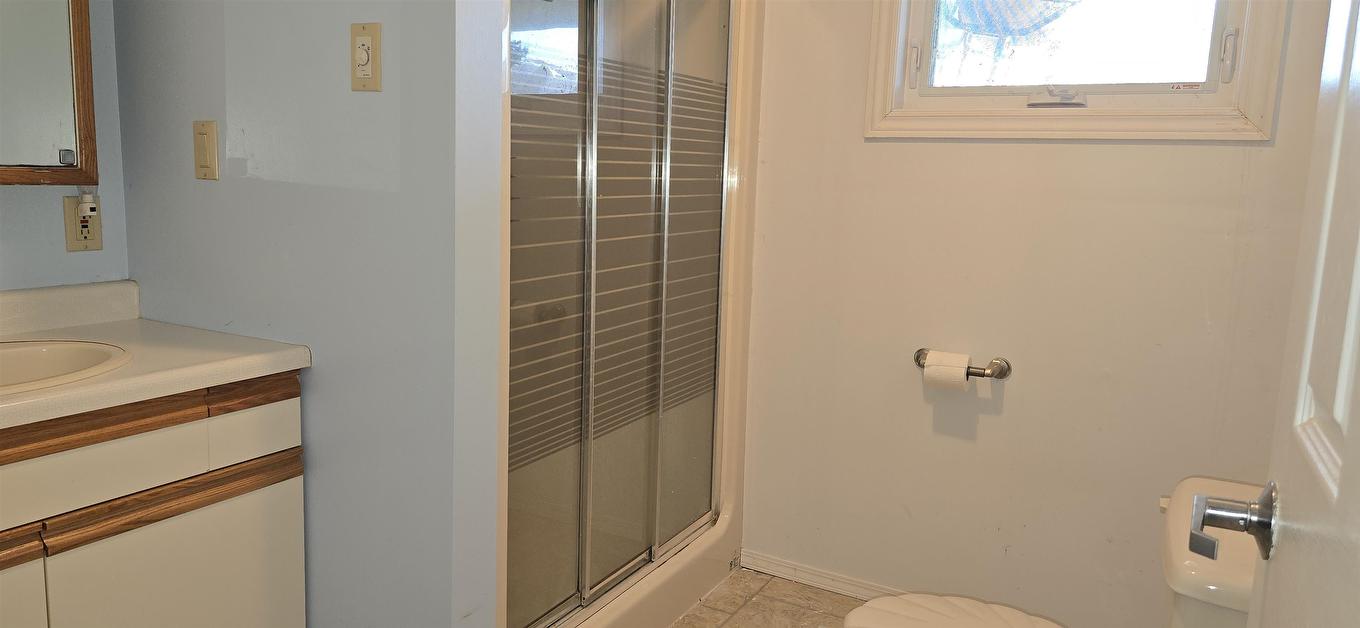 663 Barrie Dr, Oliver Paipoonge, ON - Indoor Photo Showing Bathroom