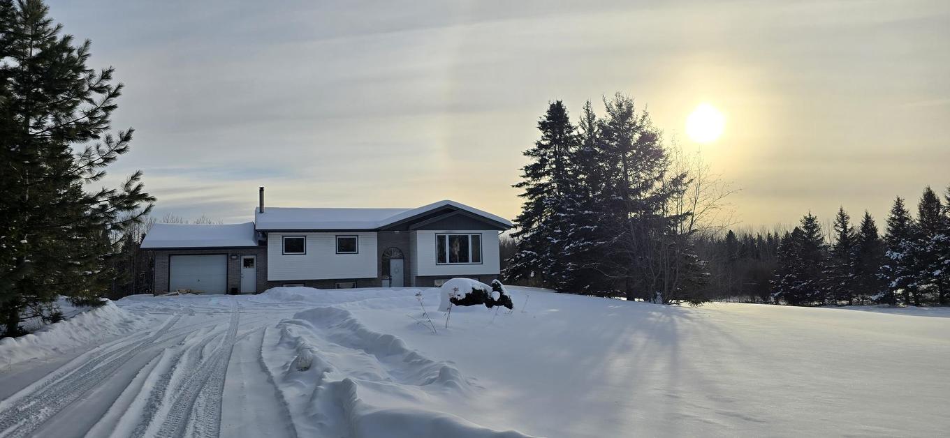 663 Barrie Dr, Oliver Paipoonge, ON - Outdoor