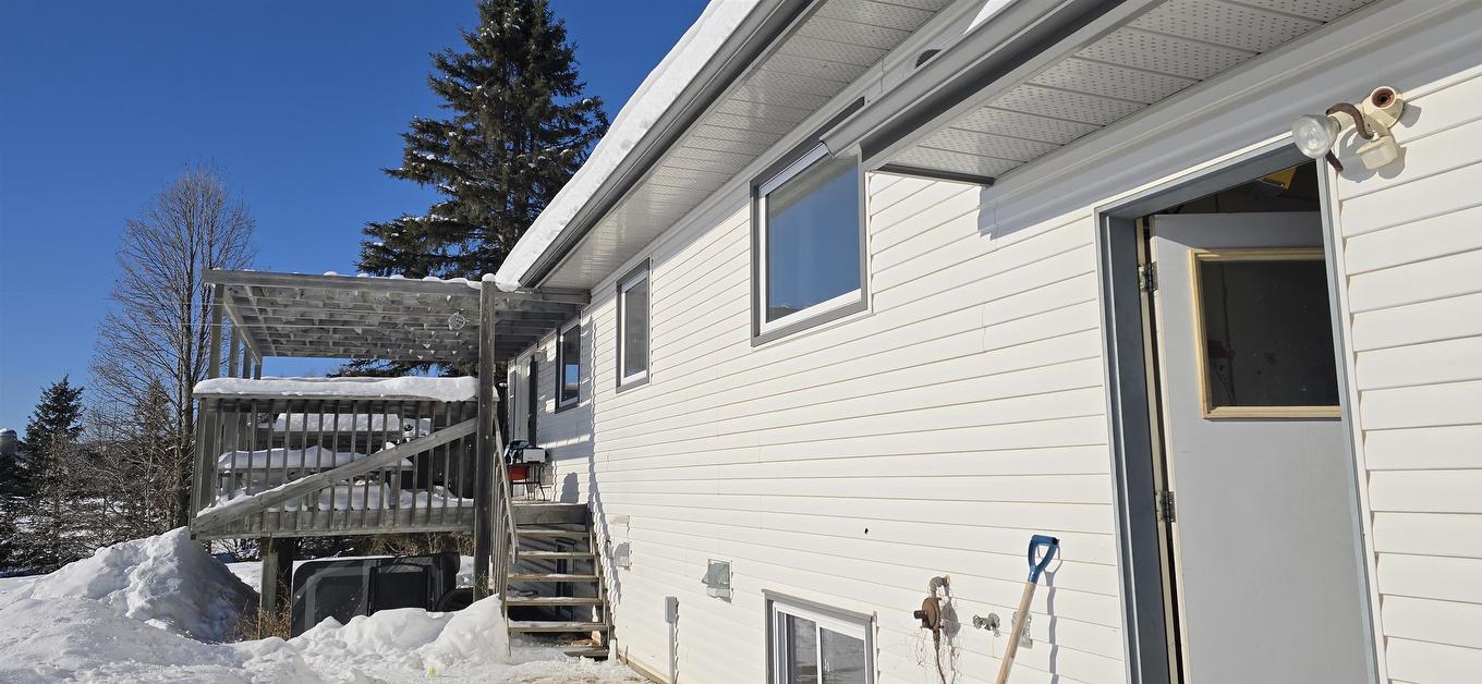 663 Barrie Dr, Oliver Paipoonge, ON - Outdoor With Exterior