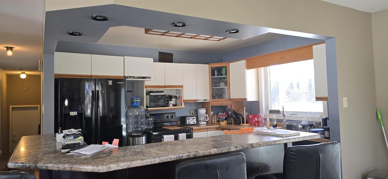 663 Barrie Dr, Oliver Paipoonge, ON - Indoor Photo Showing Kitchen