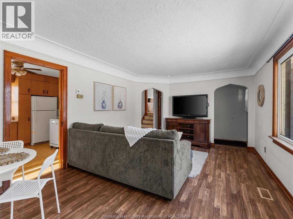 128 Victoria Avenue, Essex, ON - Indoor Photo Showing Living Room