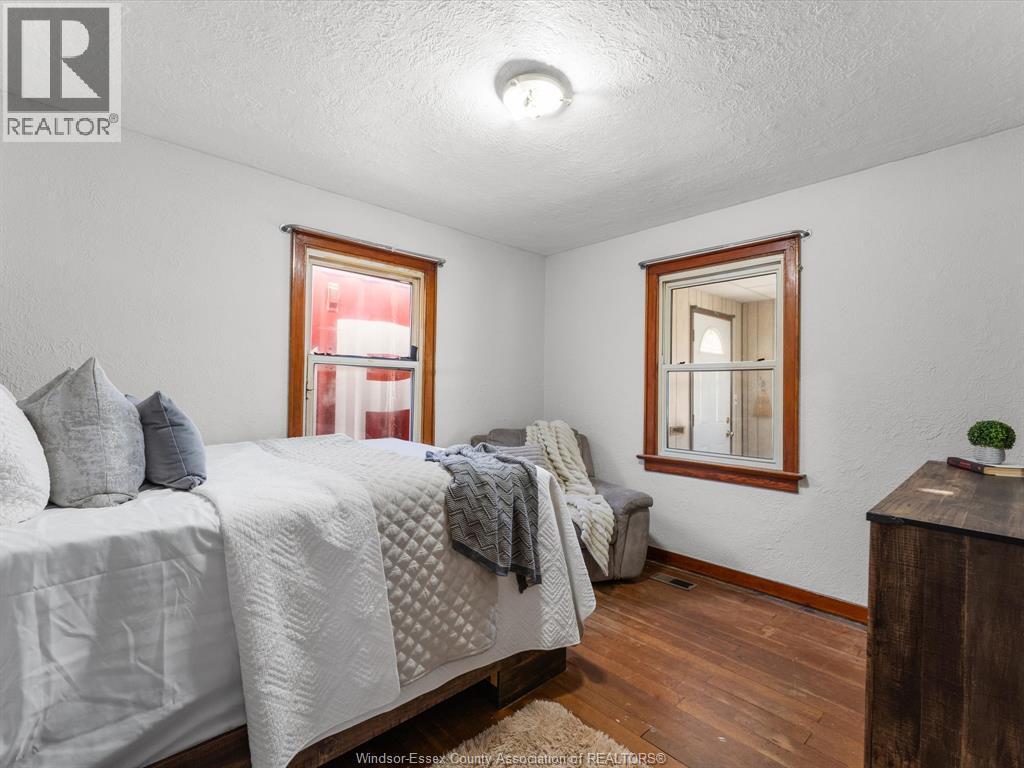 128 Victoria Avenue, Essex, ON - Indoor Photo Showing Bedroom