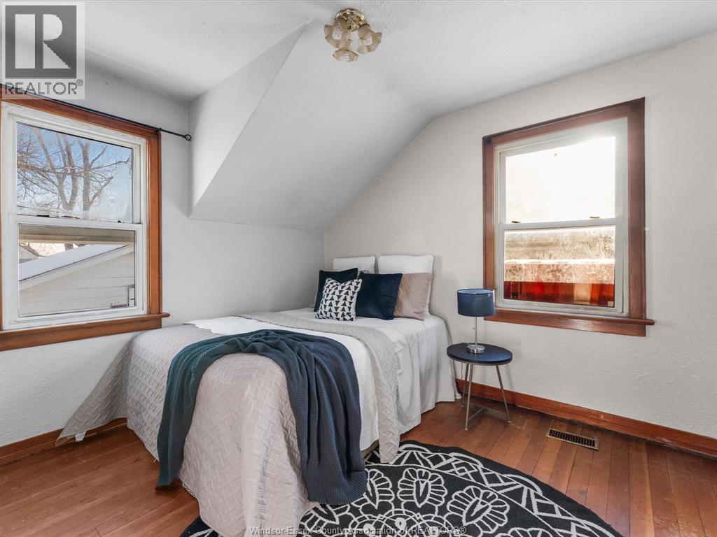 128 Victoria Avenue, Essex, ON - Indoor Photo Showing Bedroom