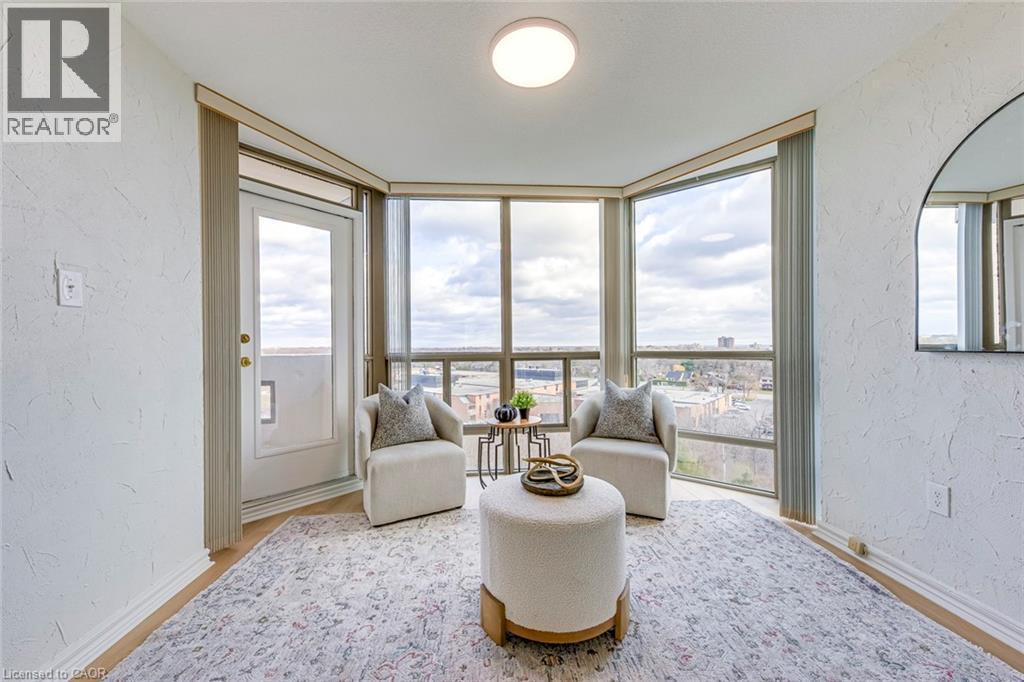 5080 Pinedale Avenue Unit# 902, Burlington, ON - Indoor Photo Showing Living Room