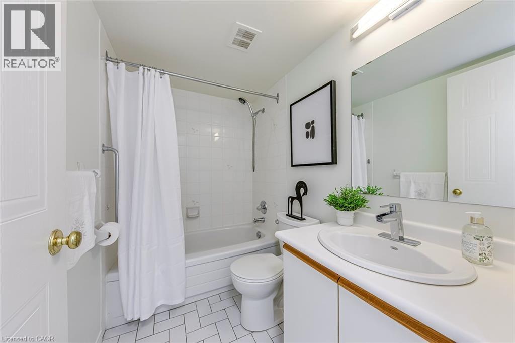 5080 Pinedale Avenue Unit# 902, Burlington, ON - Indoor Photo Showing Bathroom