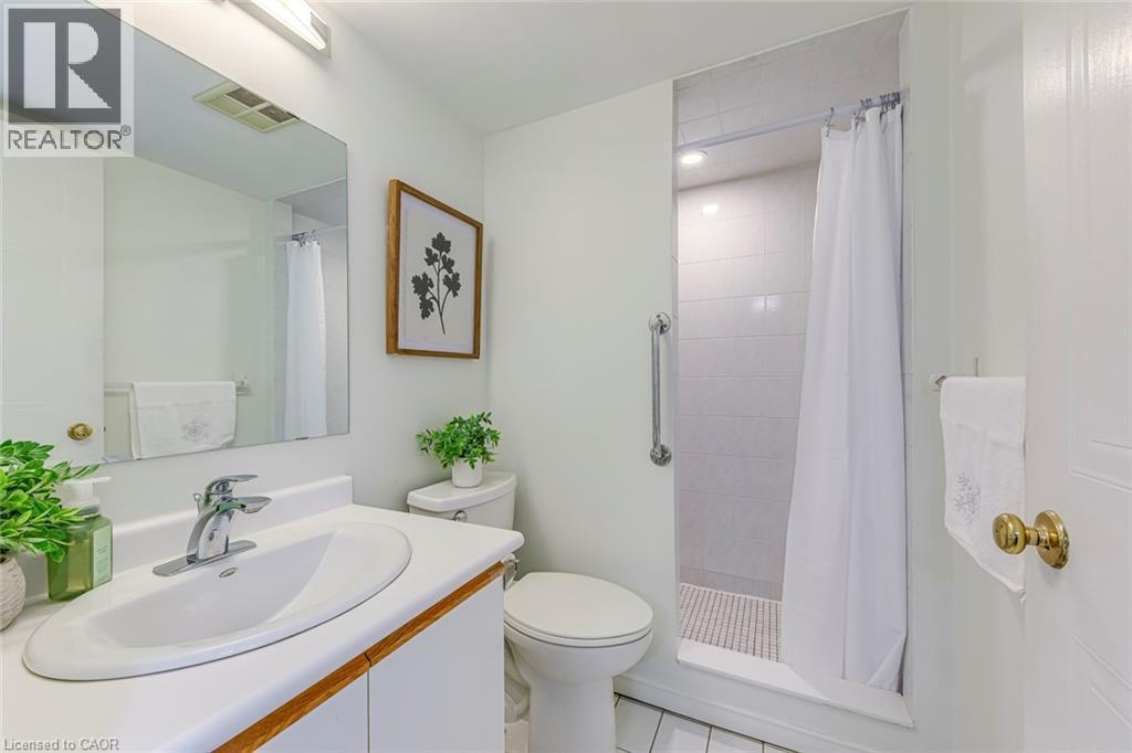 5080 Pinedale Avenue Unit# 902, Burlington, ON - Indoor Photo Showing Bathroom