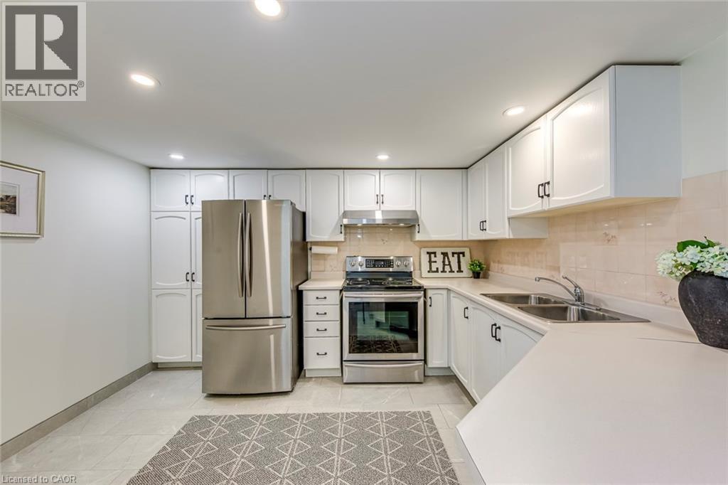 5080 Pinedale Avenue Unit# 902, Burlington, ON - Indoor Photo Showing Kitchen With Stainless Steel Kitchen With Double Sink