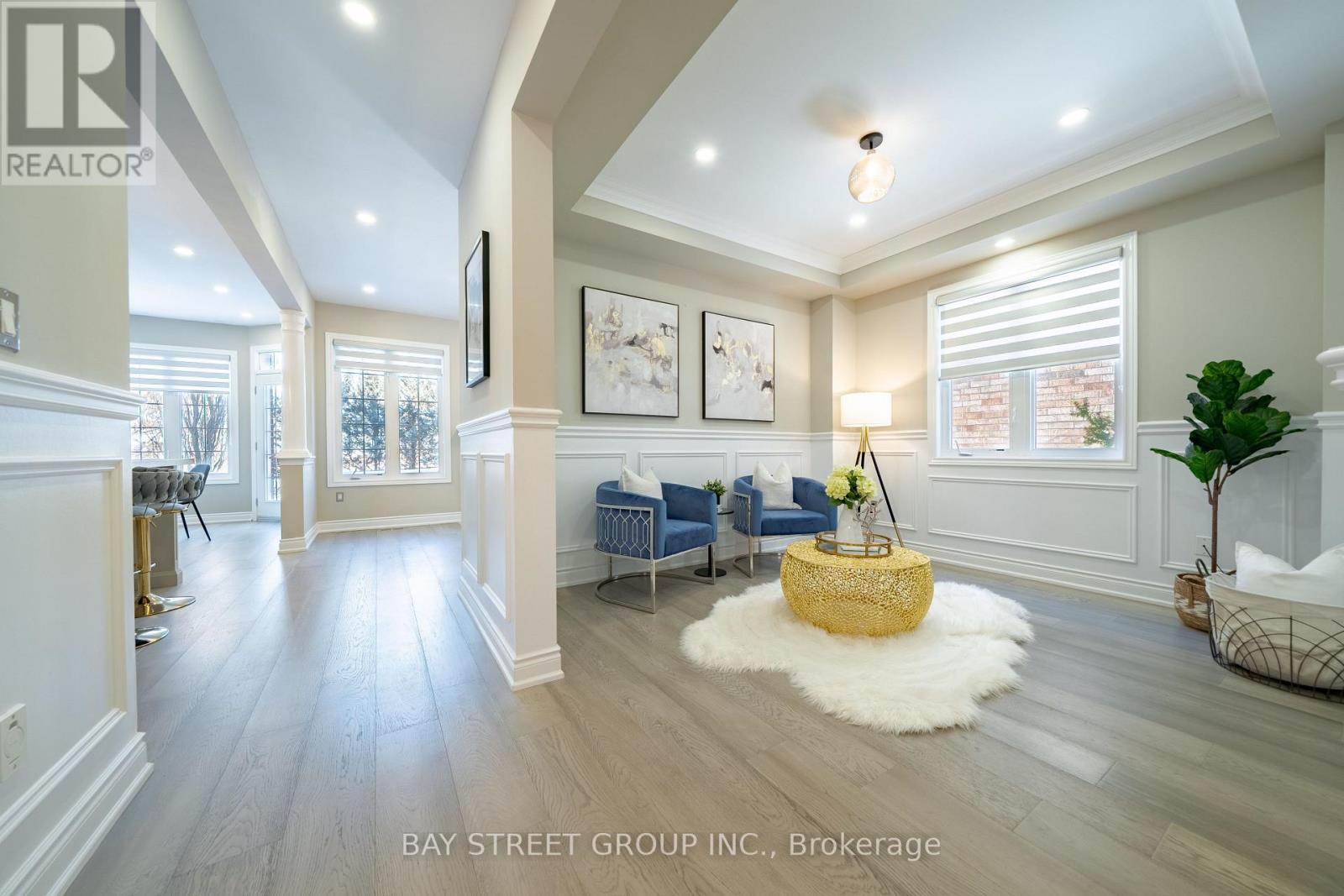 995 Nellie Little Crescent, Newmarket, ON - Indoor With Fireplace