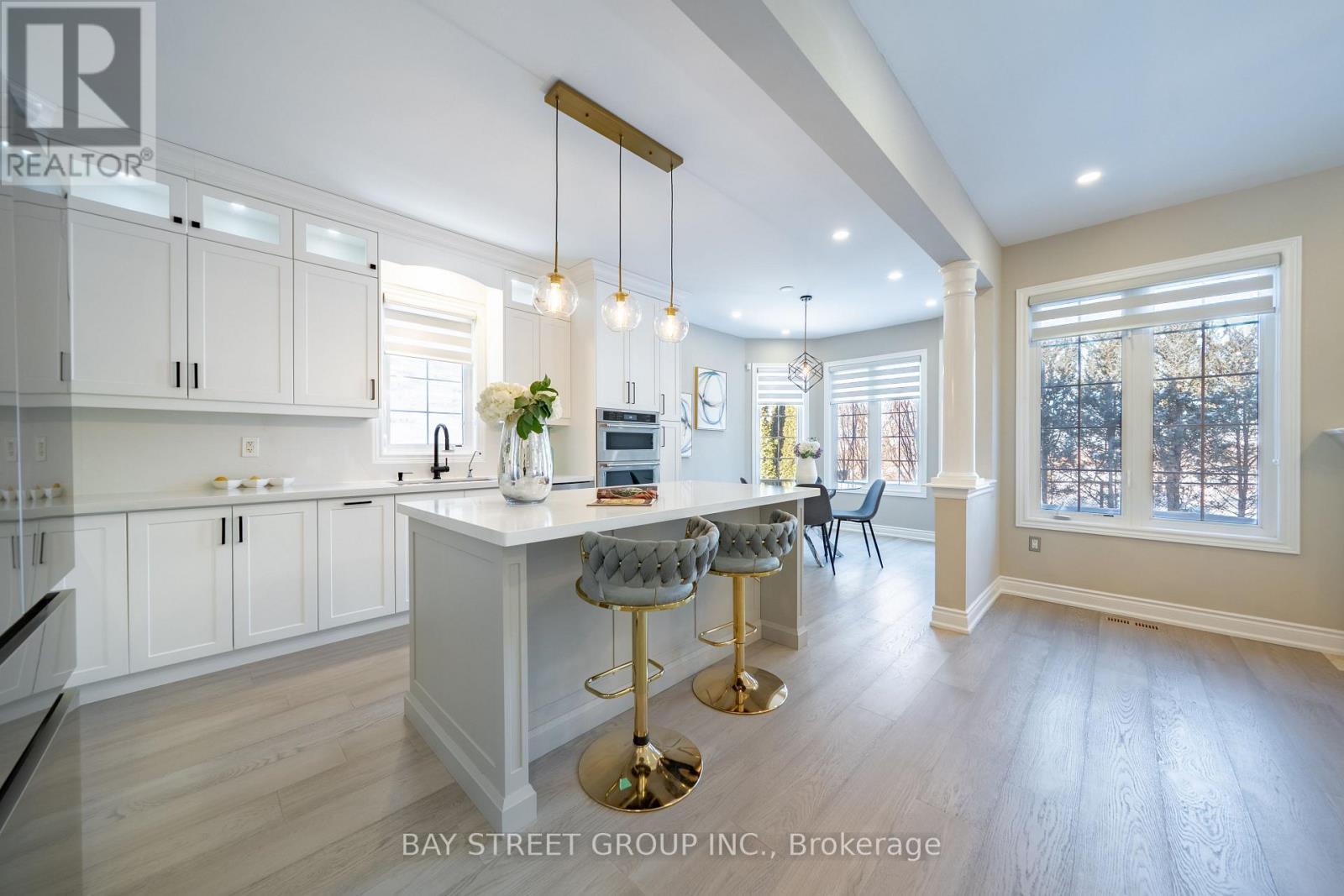 995 Nellie Little Crescent, Newmarket, ON - Indoor Photo Showing Kitchen With Upgraded Kitchen