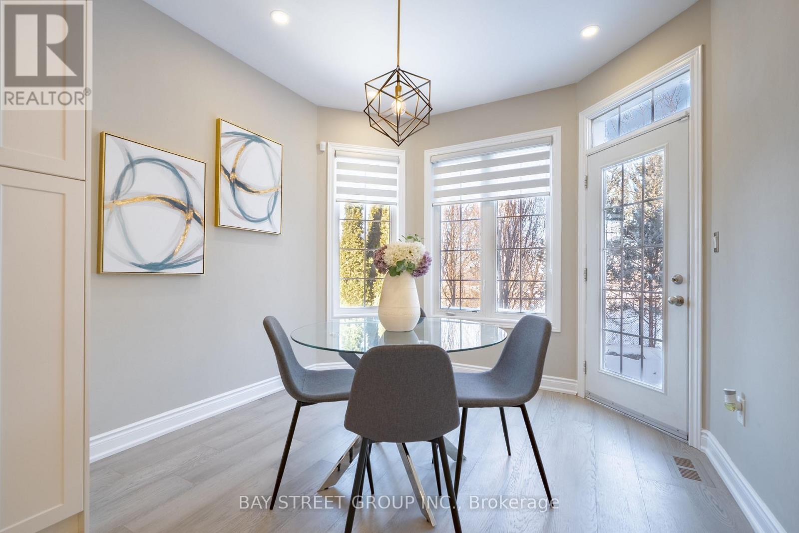 995 Nellie Little Crescent, Newmarket, ON - Indoor Photo Showing Dining Room