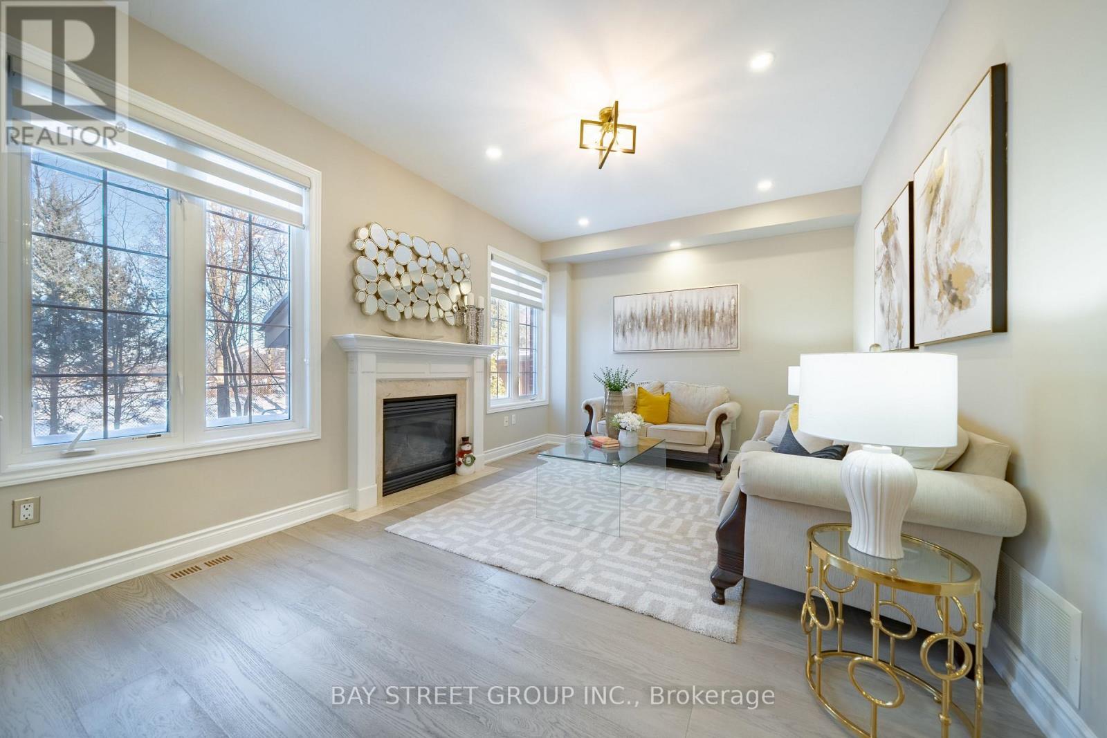 995 Nellie Little Crescent, Newmarket, ON - Indoor Photo Showing Living Room With Fireplace