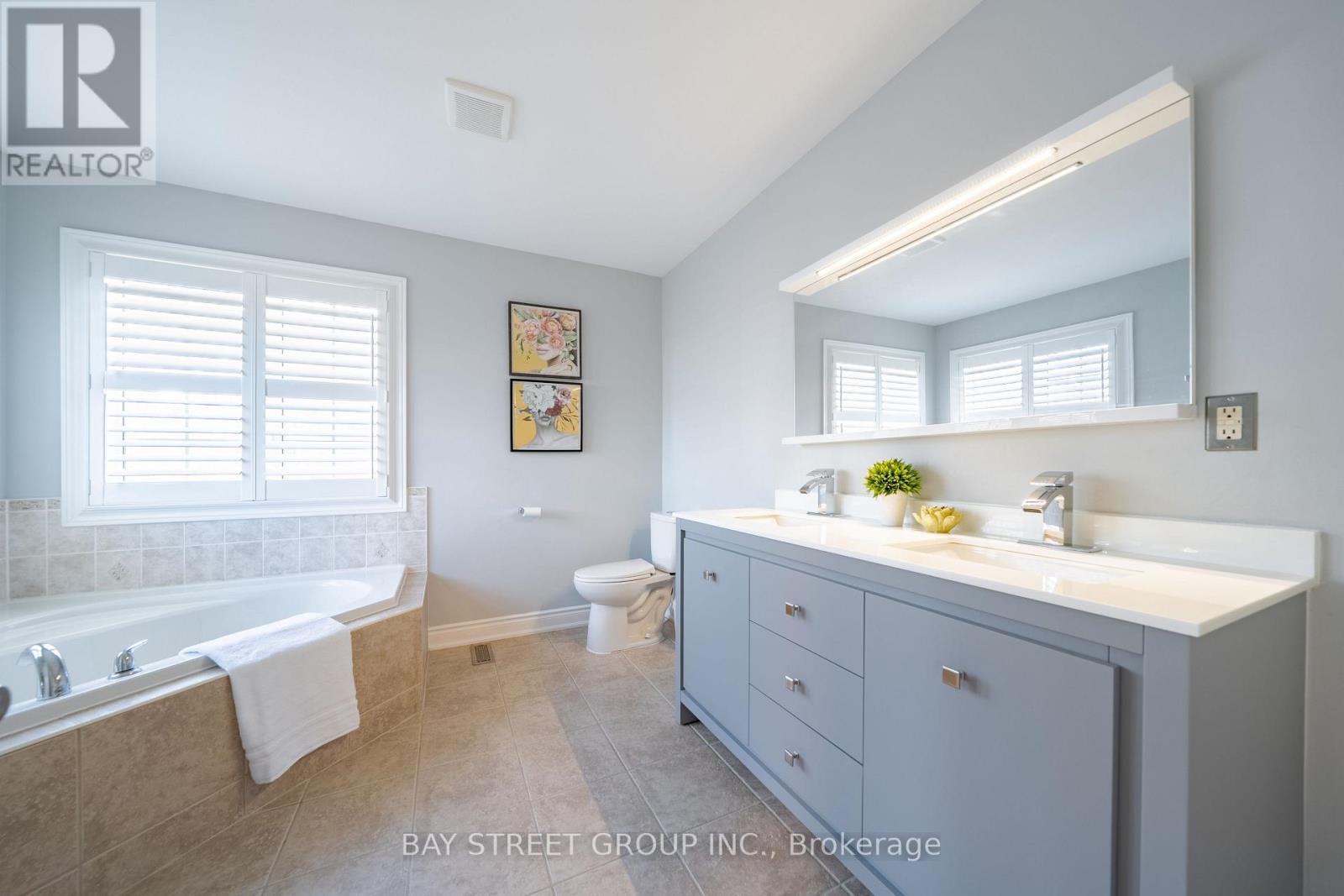 995 Nellie Little Crescent, Newmarket, ON - Indoor Photo Showing Bathroom