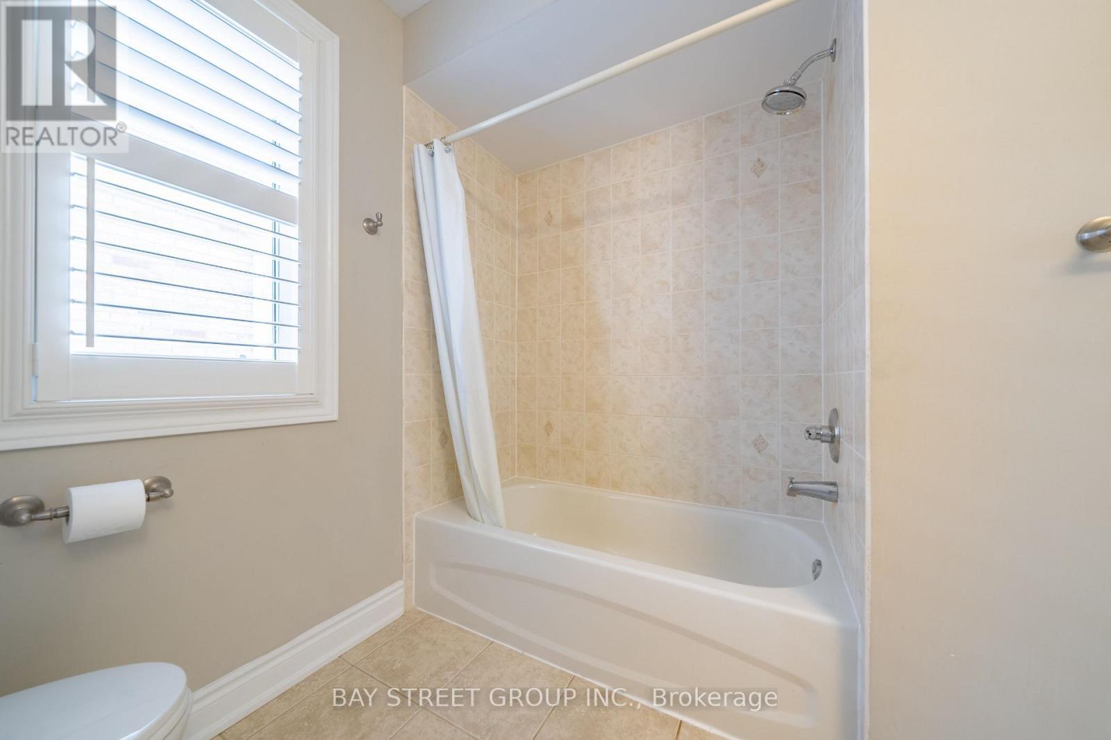 995 Nellie Little Crescent, Newmarket, ON - Indoor Photo Showing Bathroom