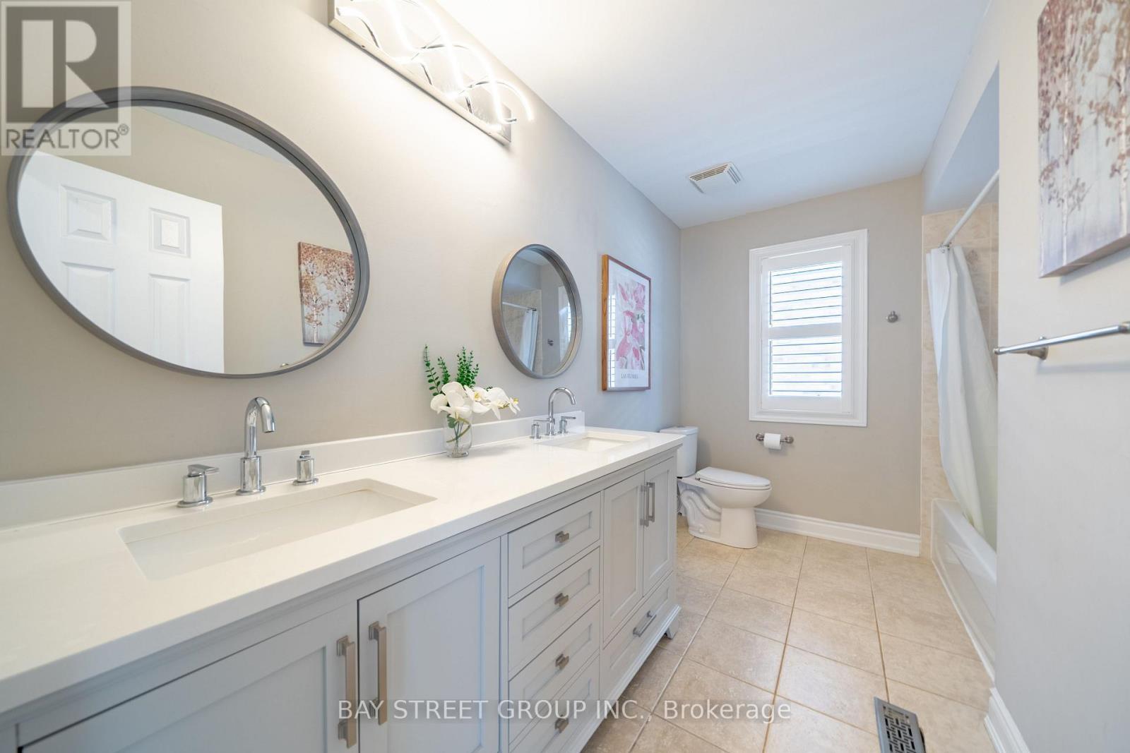 995 Nellie Little Crescent, Newmarket, ON - Indoor Photo Showing Bathroom