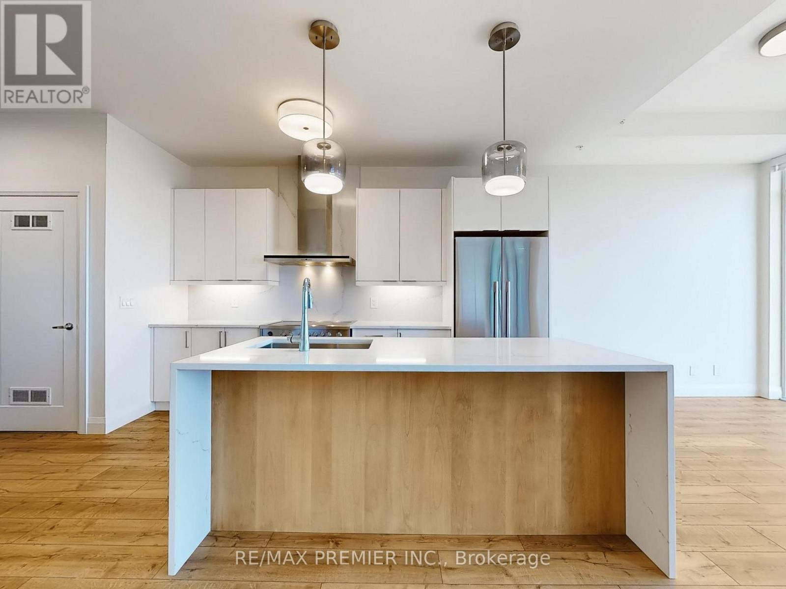 2003 - 500 Brock Avenue, Burlington, ON - Indoor Photo Showing Kitchen