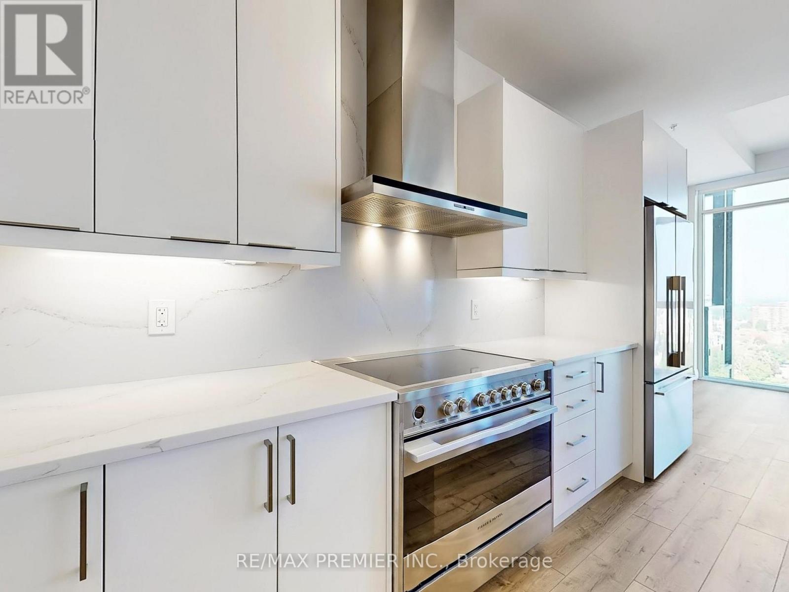 2003 - 500 Brock Avenue, Burlington, ON - Indoor Photo Showing Kitchen With Upgraded Kitchen