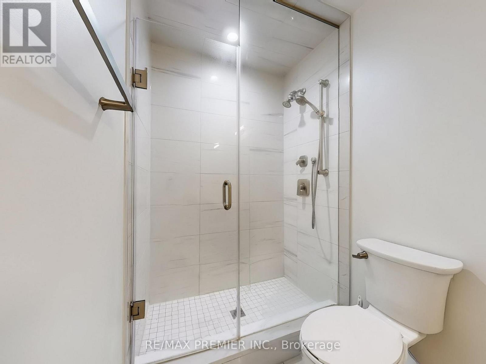 2003 - 500 Brock Avenue, Burlington, ON - Indoor Photo Showing Bathroom