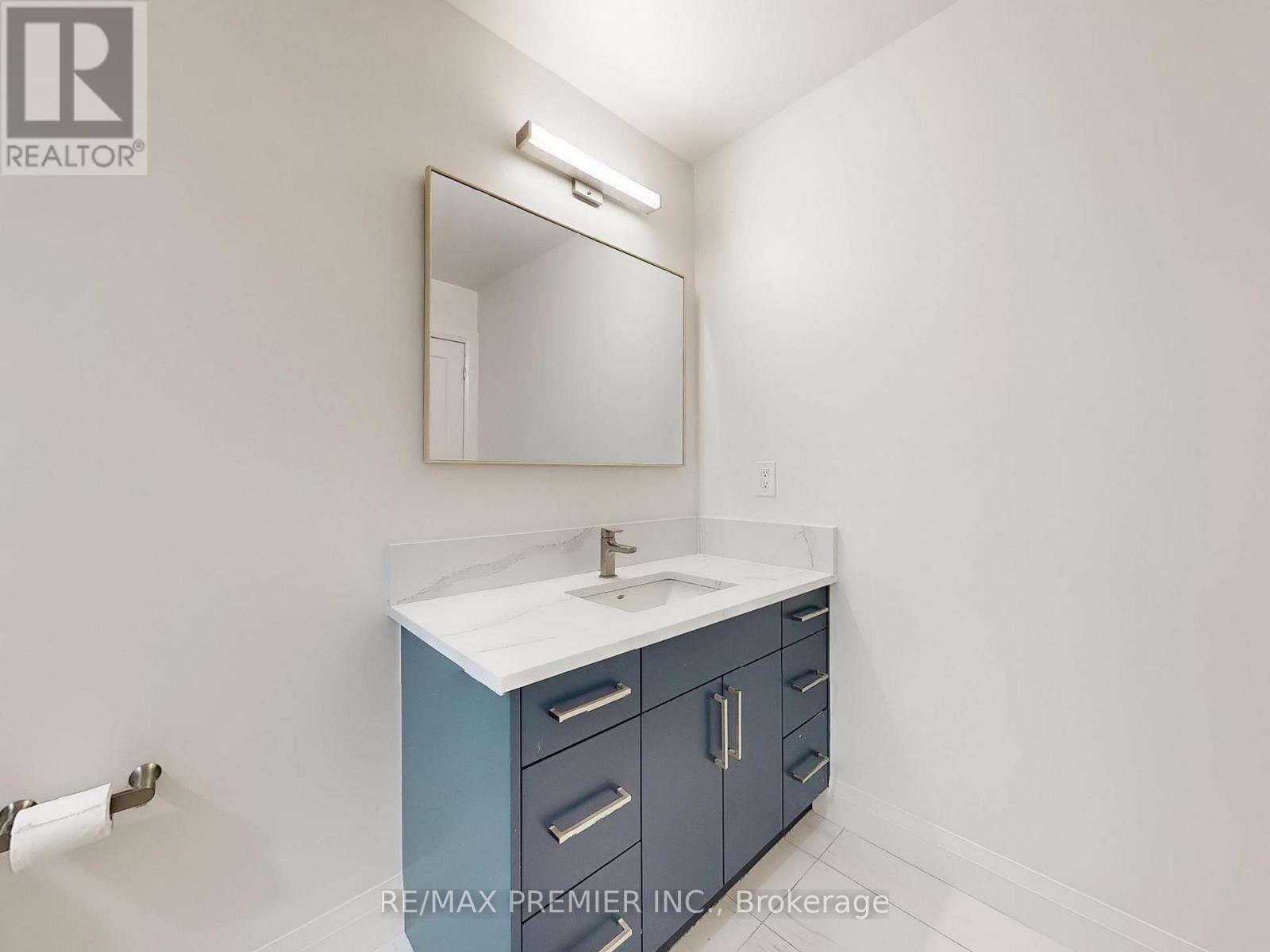 2003 - 500 Brock Avenue, Burlington, ON - Indoor Photo Showing Bathroom