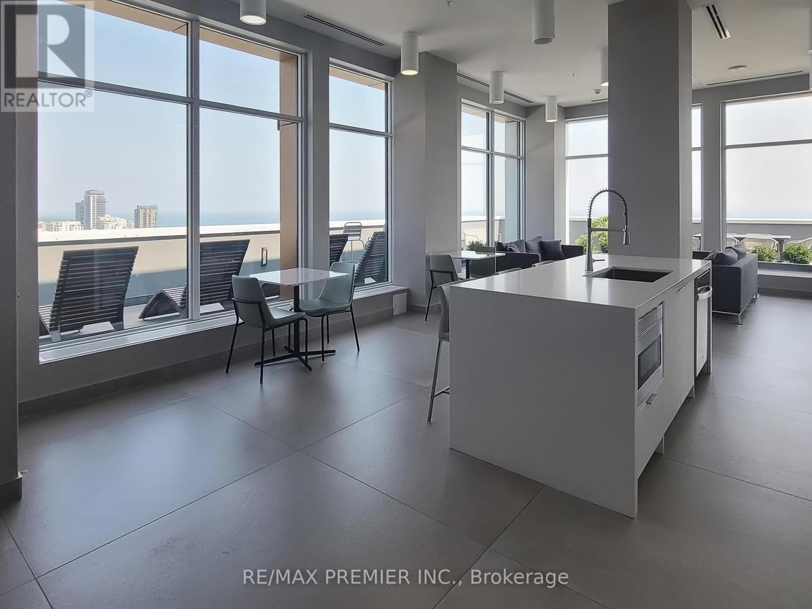2003 - 500 Brock Avenue, Burlington, ON - Indoor Photo Showing Kitchen