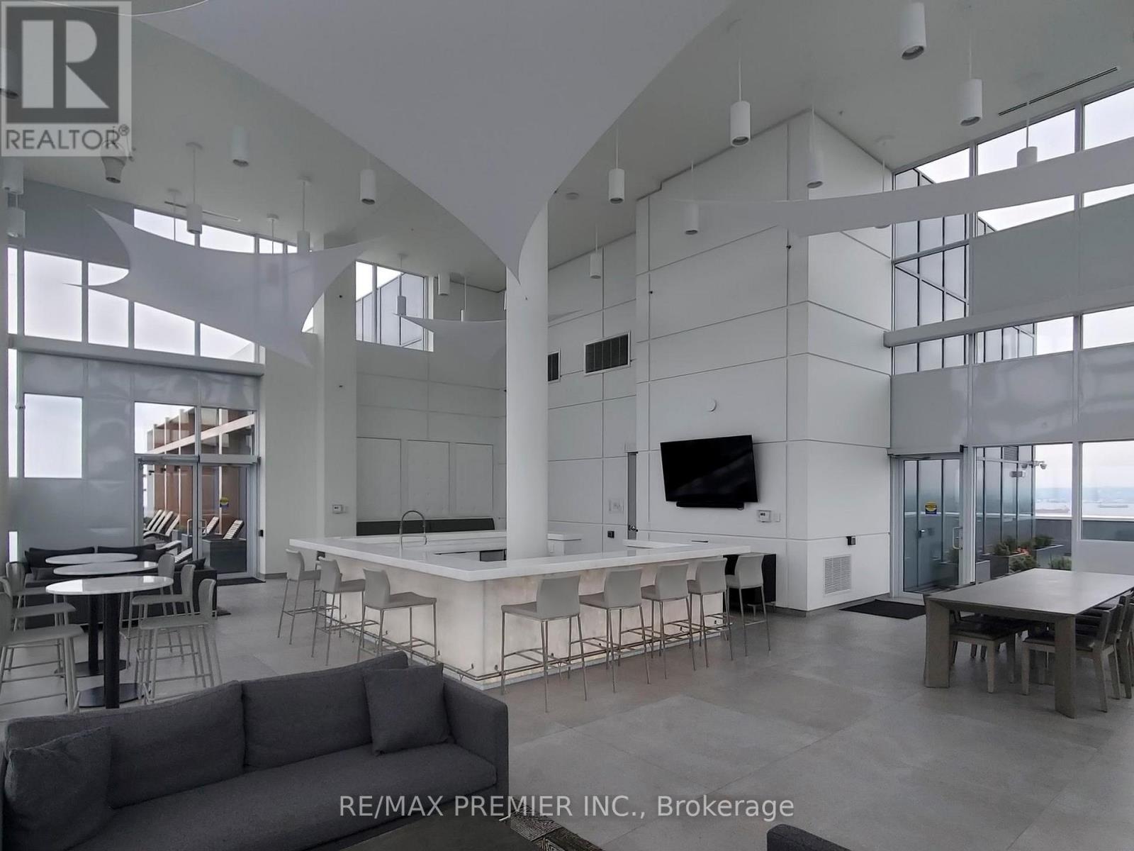 2003 - 500 Brock Avenue, Burlington, ON - Indoor