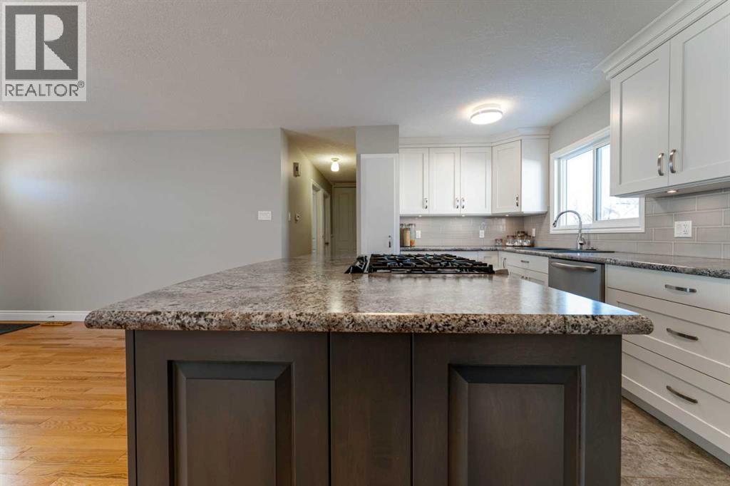 640 54 Avenue W, Claresholm, AB - Indoor Photo Showing Kitchen With Upgraded Kitchen