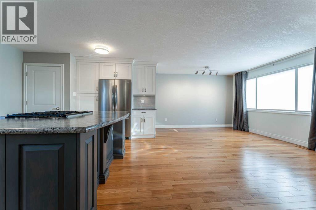 640 54 Avenue W, Claresholm, AB - Indoor Photo Showing Kitchen