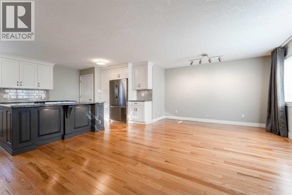 640 54 Avenue W, Claresholm, AB - Indoor Photo Showing Kitchen