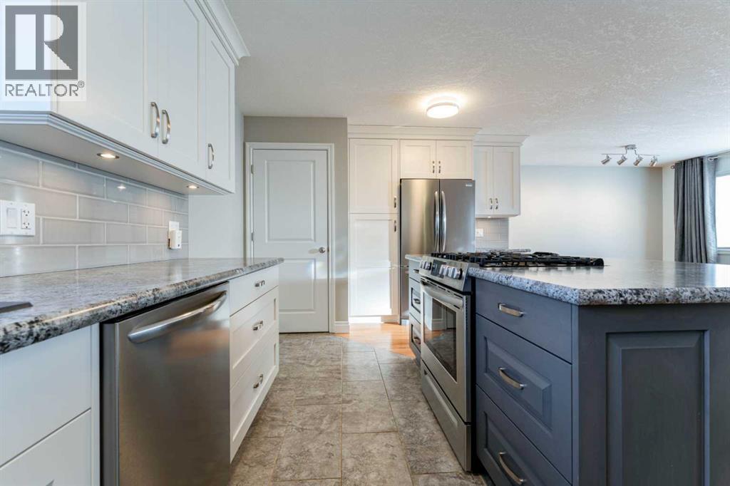 640 54 Avenue W, Claresholm, AB - Indoor Photo Showing Kitchen With Upgraded Kitchen