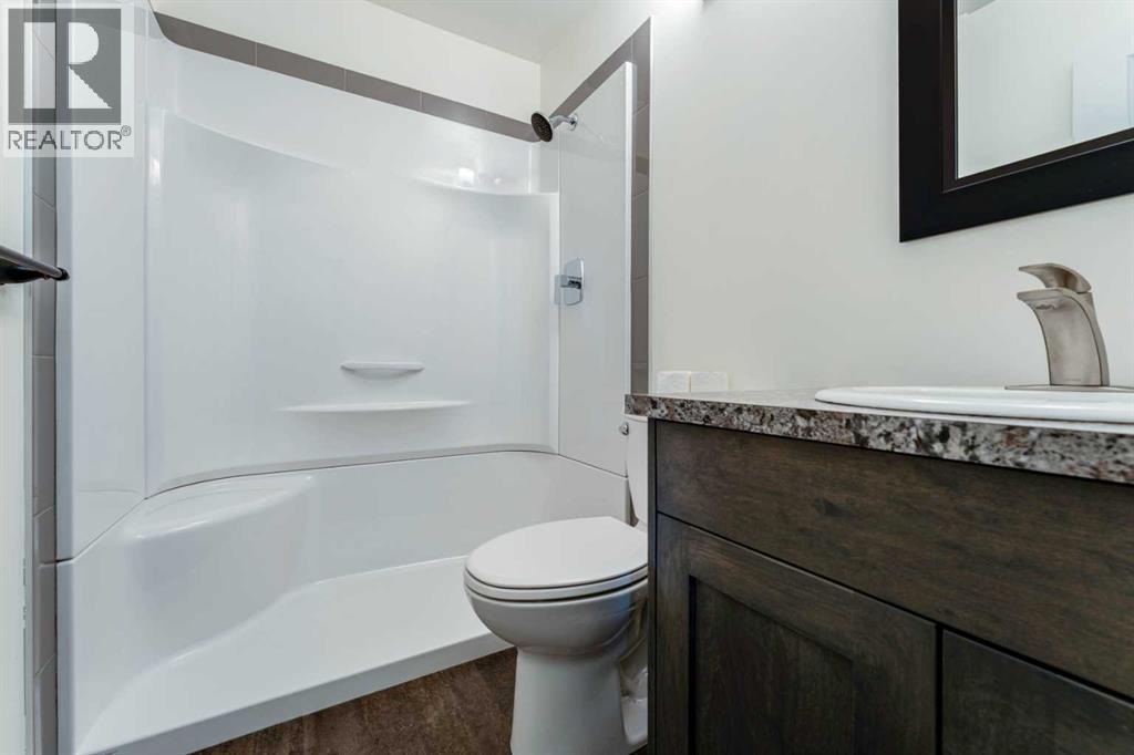 640 54 Avenue W, Claresholm, AB - Indoor Photo Showing Bathroom