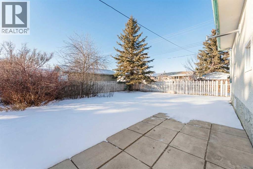 640 54 Avenue W, Claresholm, AB - Outdoor