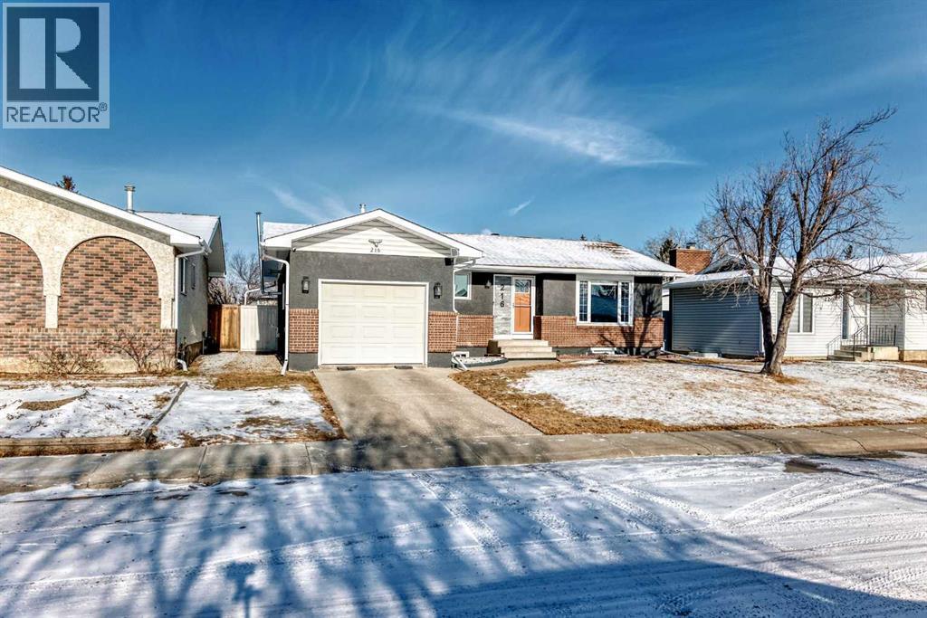Bungalow with Single Attached Heated Garage - 216 Pinecrest Crescent Ne, Calgary, AB - Outdoor