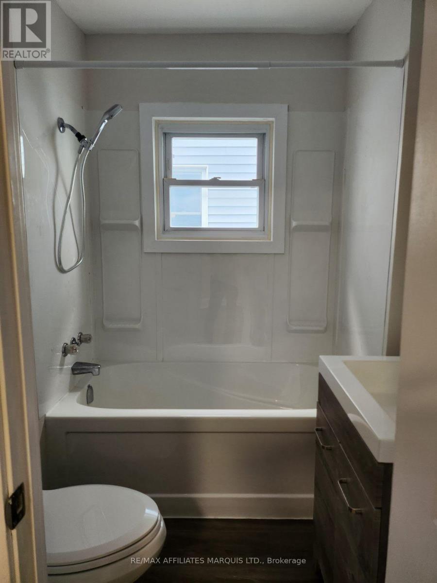 909 Second Street E, Cornwall, ON - Indoor Photo Showing Bathroom