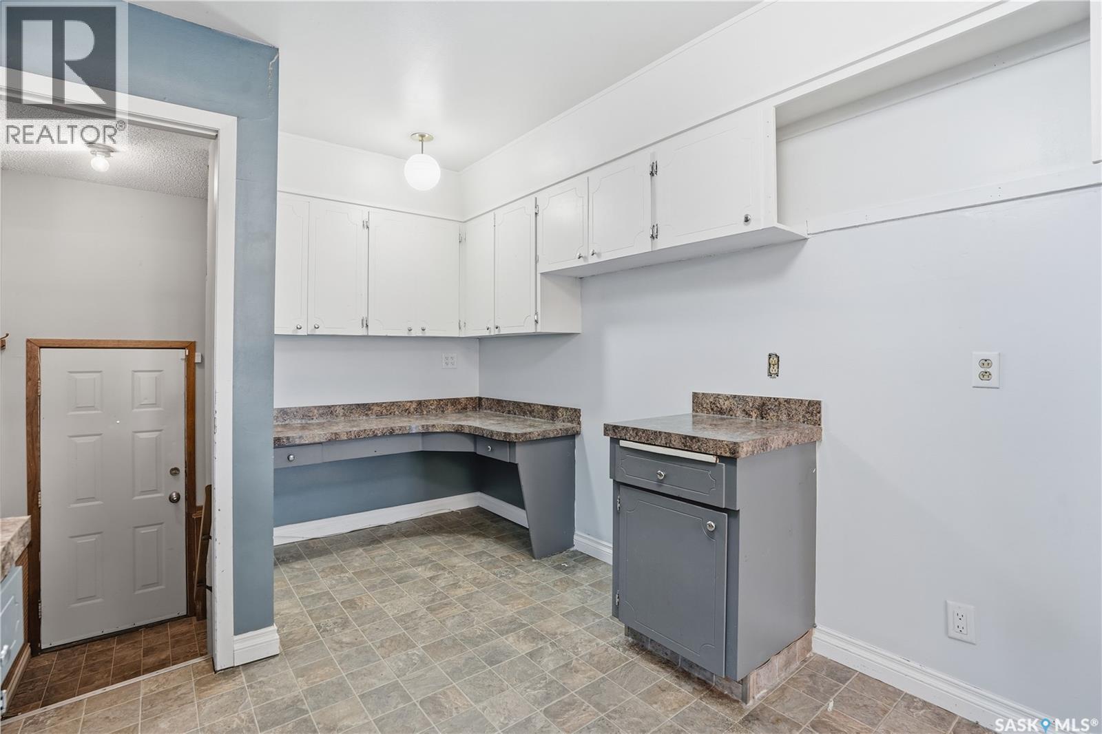 918 Garnet Street, Regina, SK - Indoor