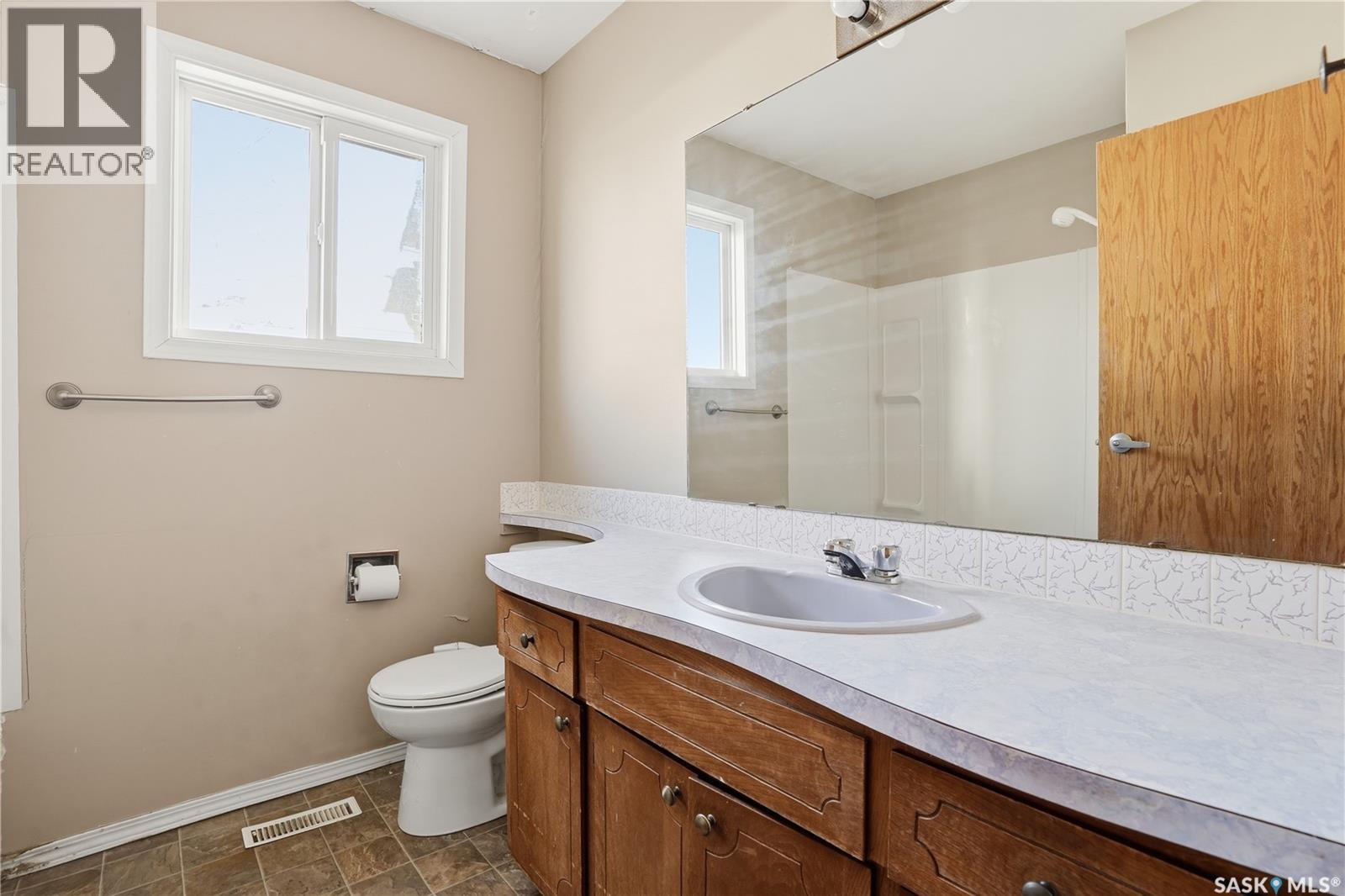 918 Garnet Street, Regina, SK - Indoor Photo Showing Bathroom
