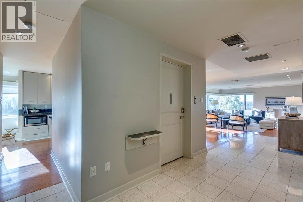 3N, 222 Eagle Ridge Drive Sw, Calgary, AB - Indoor Photo Showing Other Room