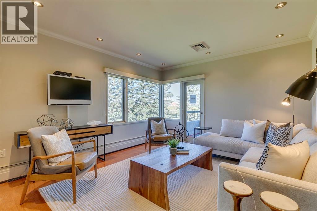 3N, 222 Eagle Ridge Drive Sw, Calgary, AB - Indoor Photo Showing Living Room