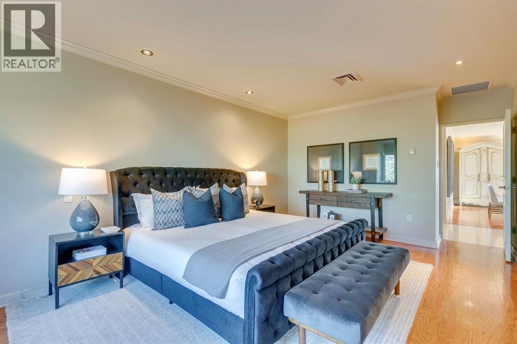 3N, 222 Eagle Ridge Drive Sw, Calgary, AB - Indoor Photo Showing Bedroom