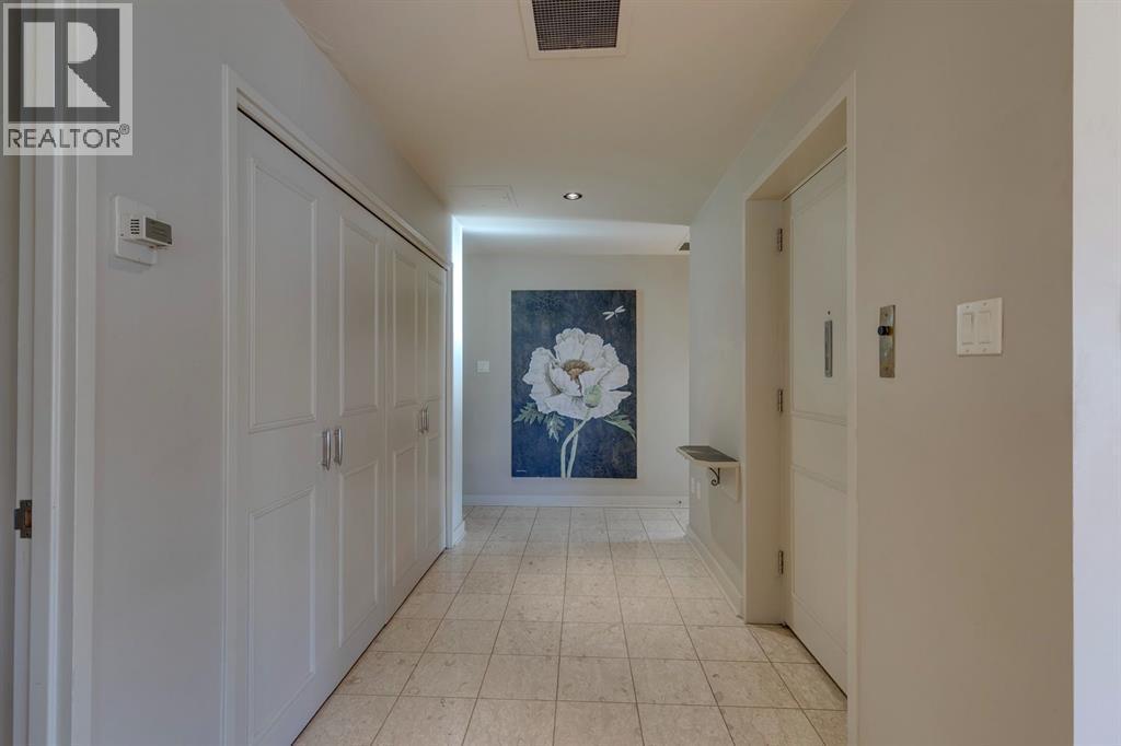 3N, 222 Eagle Ridge Drive Sw, Calgary, AB - Indoor Photo Showing Other Room