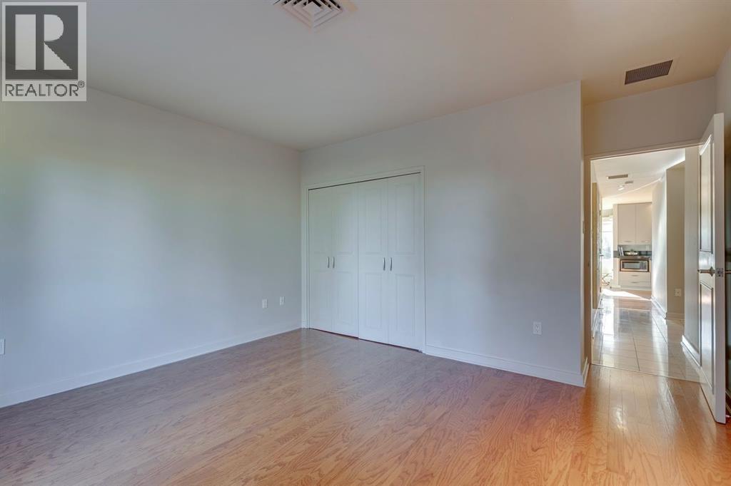 3N, 222 Eagle Ridge Drive Sw, Calgary, AB - Indoor Photo Showing Other Room