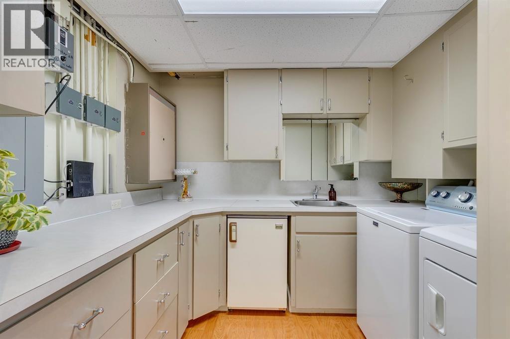 3N, 222 Eagle Ridge Drive Sw, Calgary, AB - Indoor Photo Showing Laundry Room