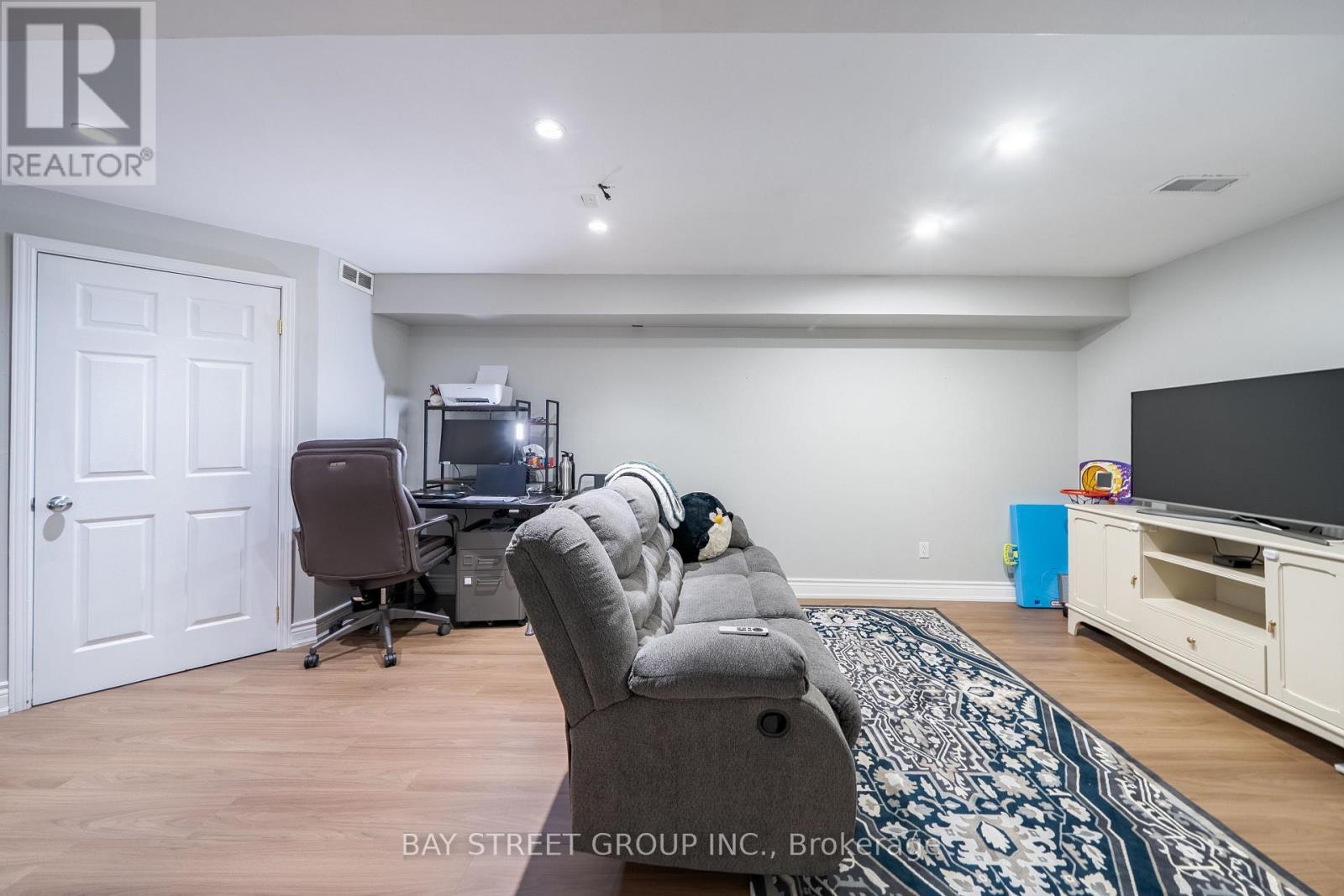 2398 Nichols Drive, Oakville, ON - Indoor