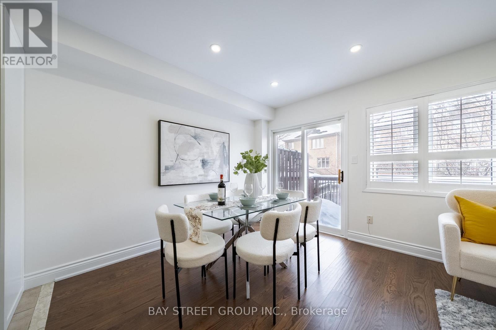 2398 Nichols Drive, Oakville, ON - Indoor Photo Showing Dining Room