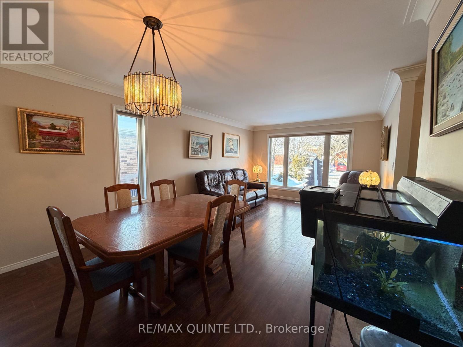 73 Oak Ridge Boulevard, Belleville (Belleville Ward), ON - Indoor Photo Showing Dining Room