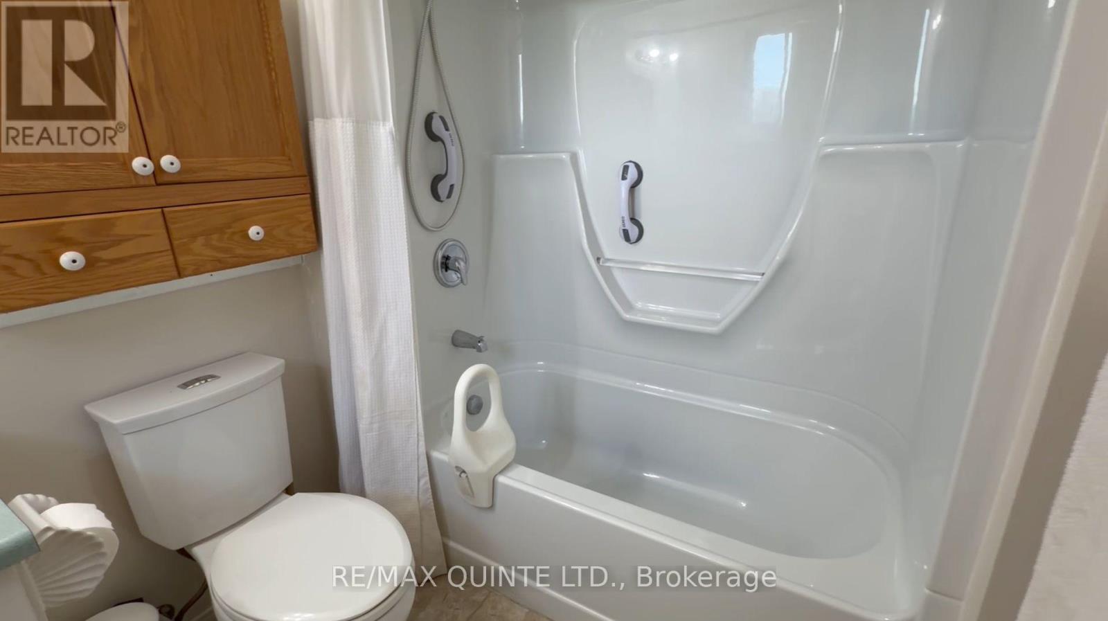73 Oak Ridge Boulevard, Belleville (Belleville Ward), ON - Indoor Photo Showing Bathroom