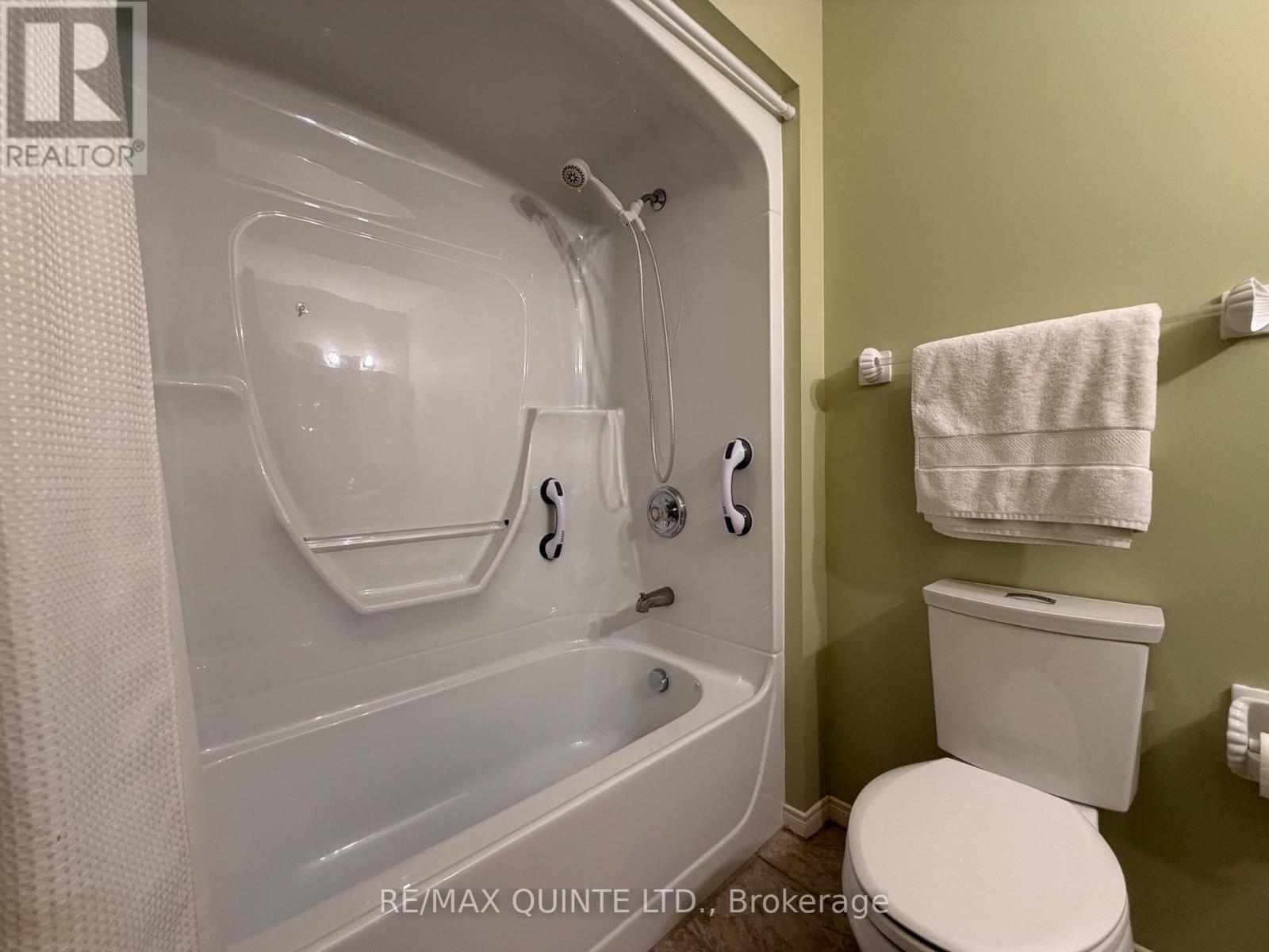 73 Oak Ridge Boulevard, Belleville (Belleville Ward), ON - Indoor Photo Showing Bathroom