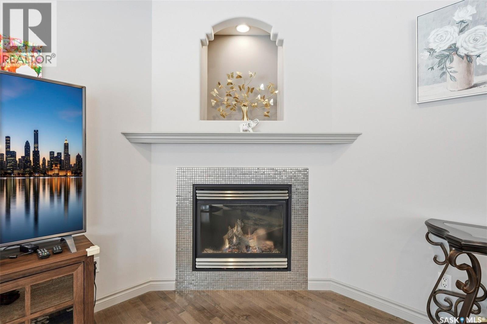 218 Brookshire Crescent, Saskatoon, SK - Indoor Photo Showing Living Room With Fireplace