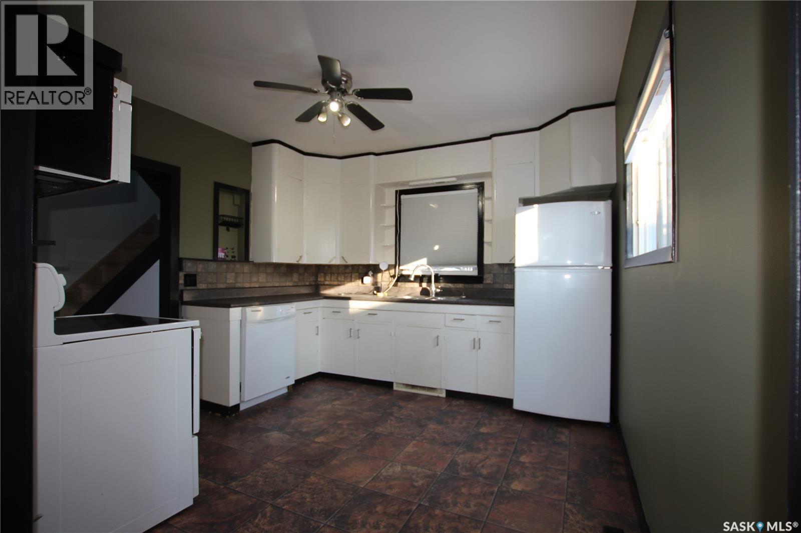 227 Maple Avenue, Yorkton, SK - Indoor Photo Showing Kitchen